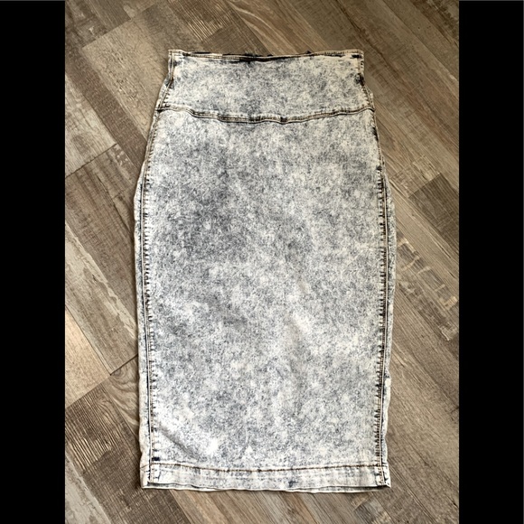 Acid Wash Pencil Skirt 🧼 - Picture 1 of 3
